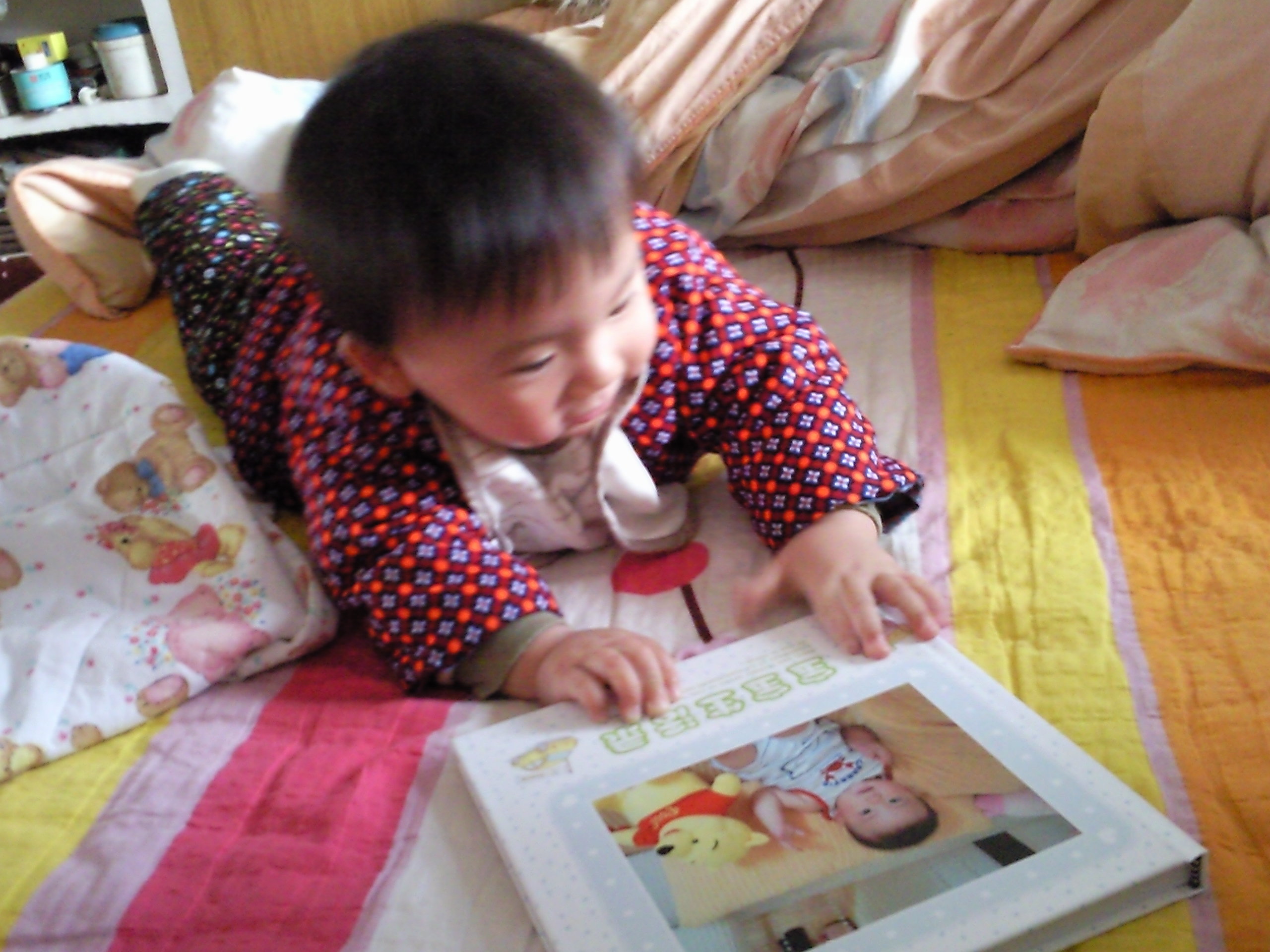 爺爺說(shuō)這樣一本相冊(cè)就像一本書，看著舒服